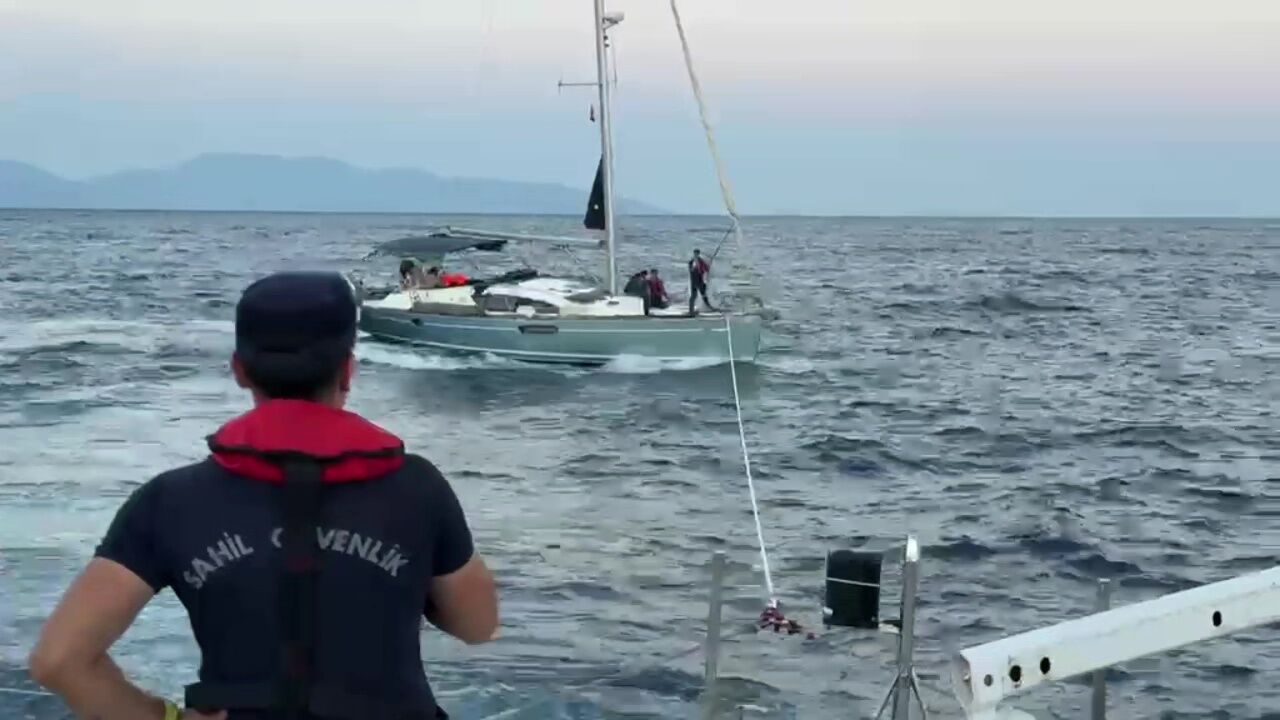 İsrail uyruklu 2 kişiyi Sahil Güvenlik ekipleri kurtardı