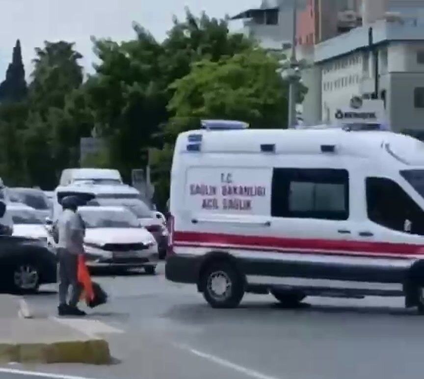 Ambulansa geçiş alanı oluşturdu
