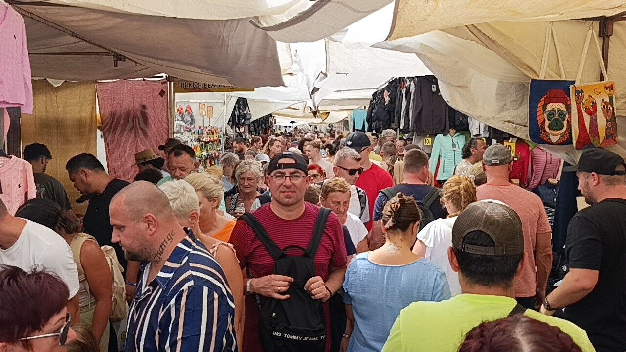 Manavgat'ta Perşembe pazarına turist akını