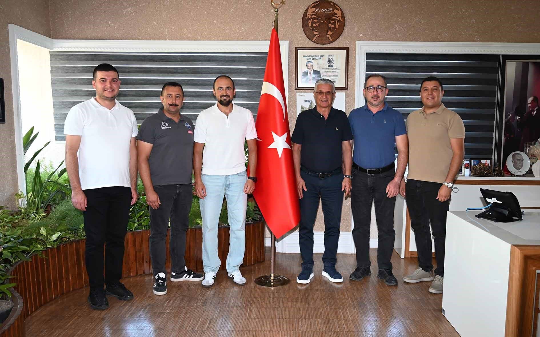 Motosiklet tutkunları Kemer'de buluşuyor