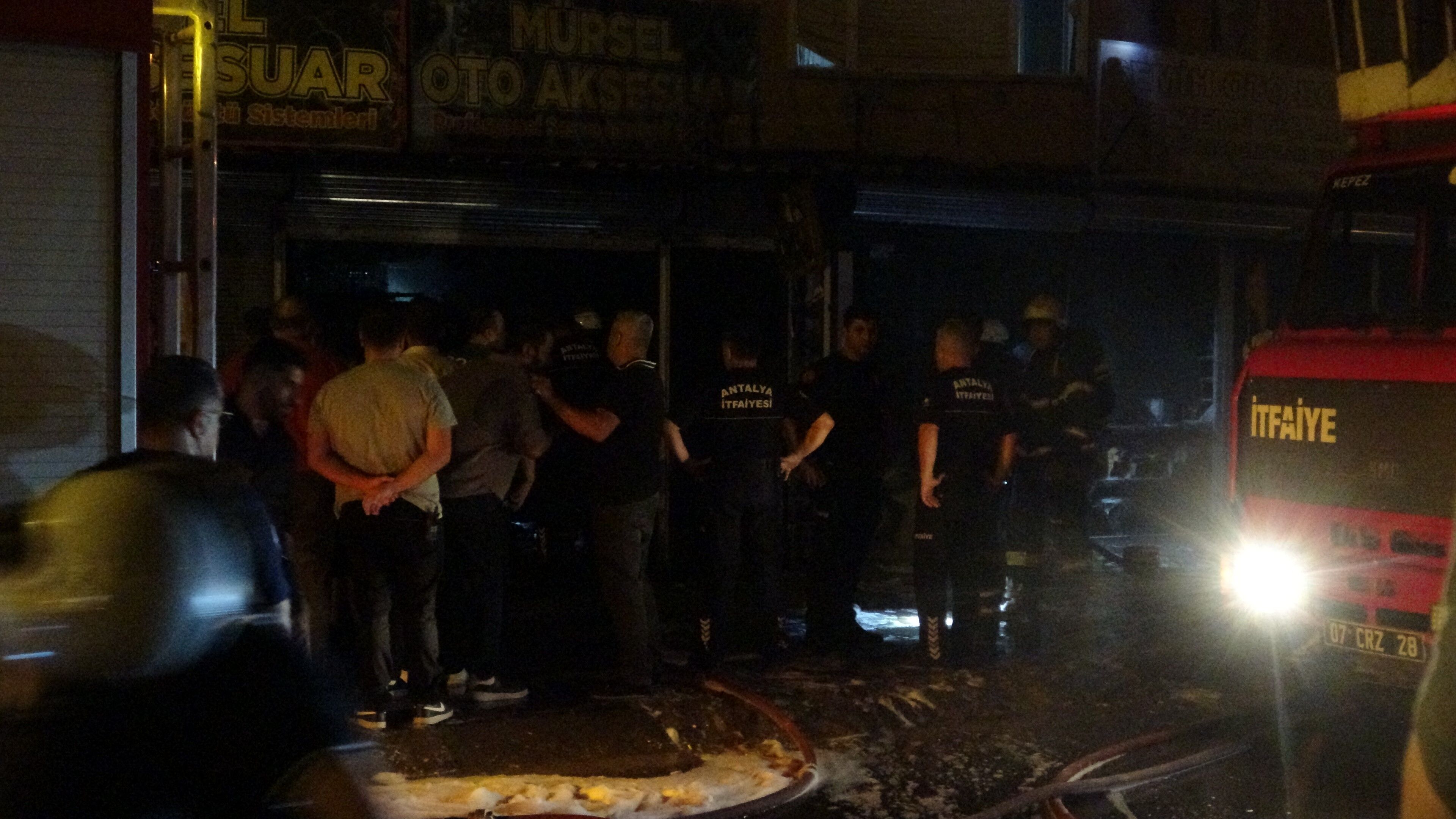 Antalya'da iki iş yerinde yangın