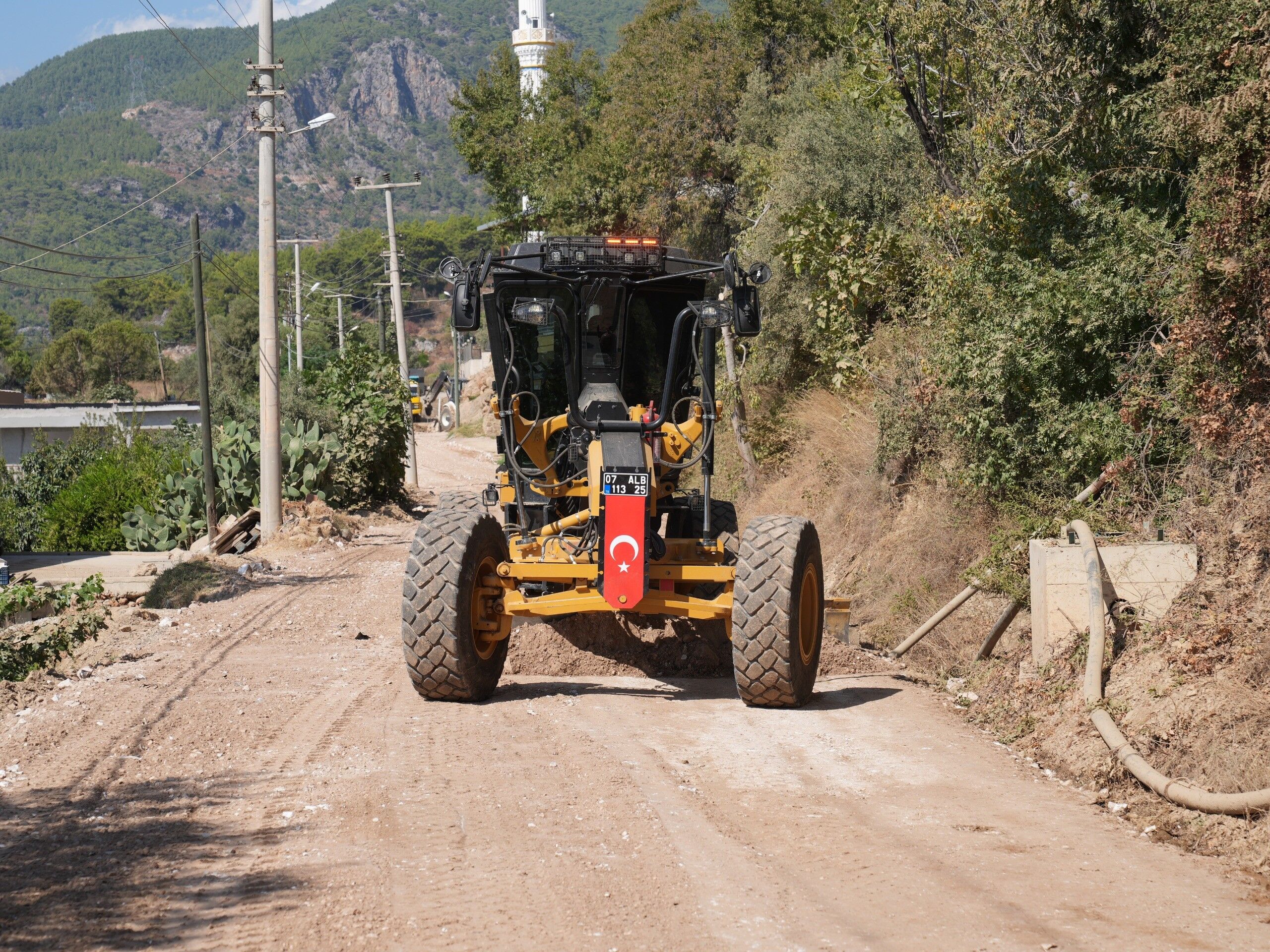Yaylalı Mahallesi'ne 2.5 kilometrelik sıcak asfalt
