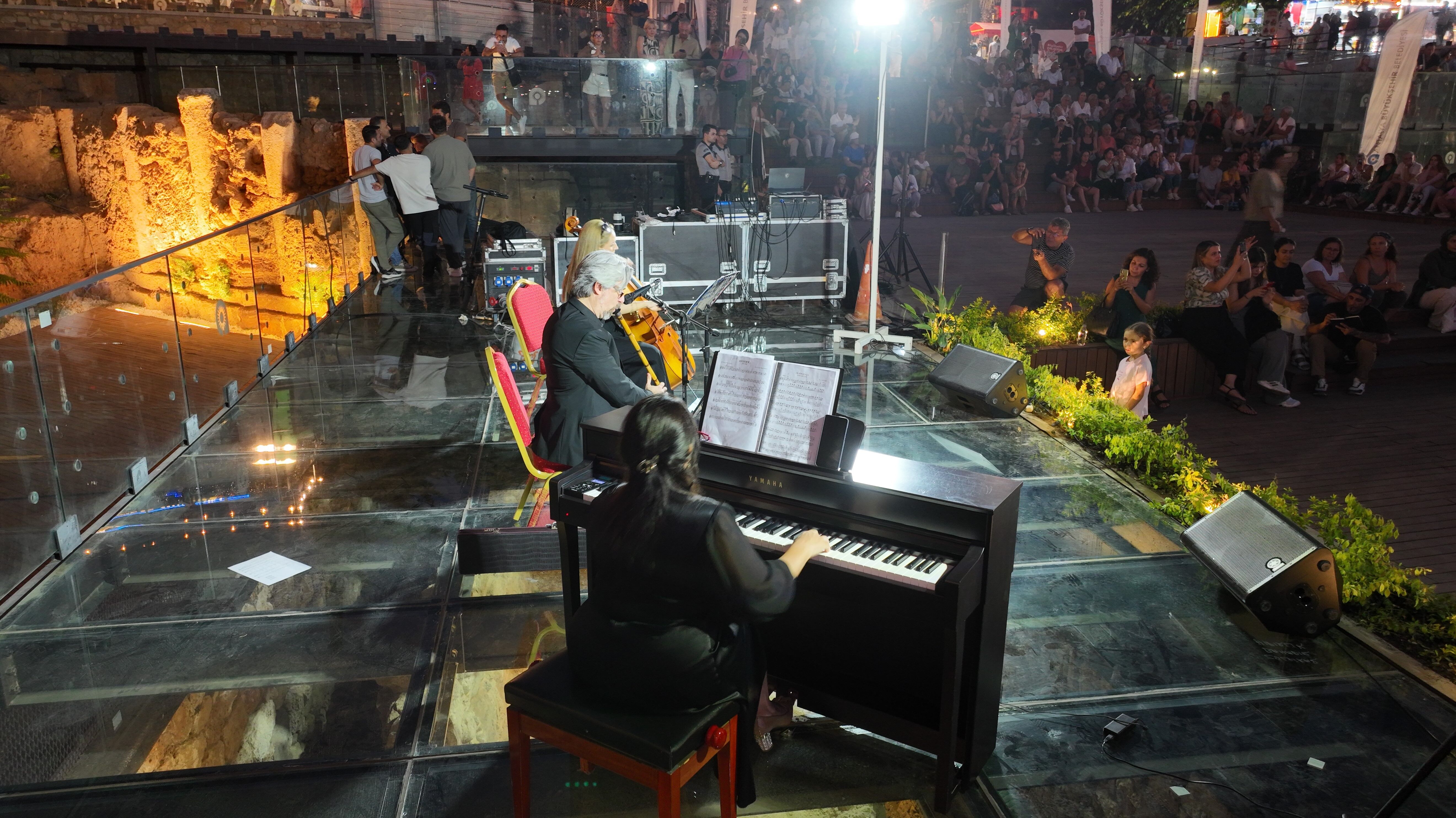 2 bin yıllık Hıdırlık Kulesi'nde konser keyfi