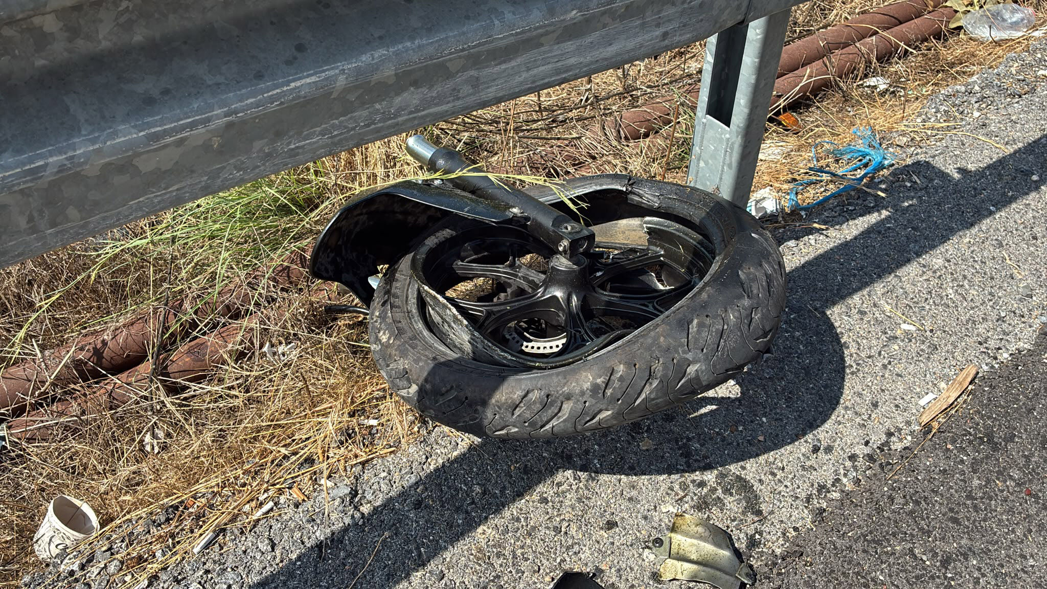 Bariyere Carpan Motosikletin Surucusu Ya 1520300 452253 (1)