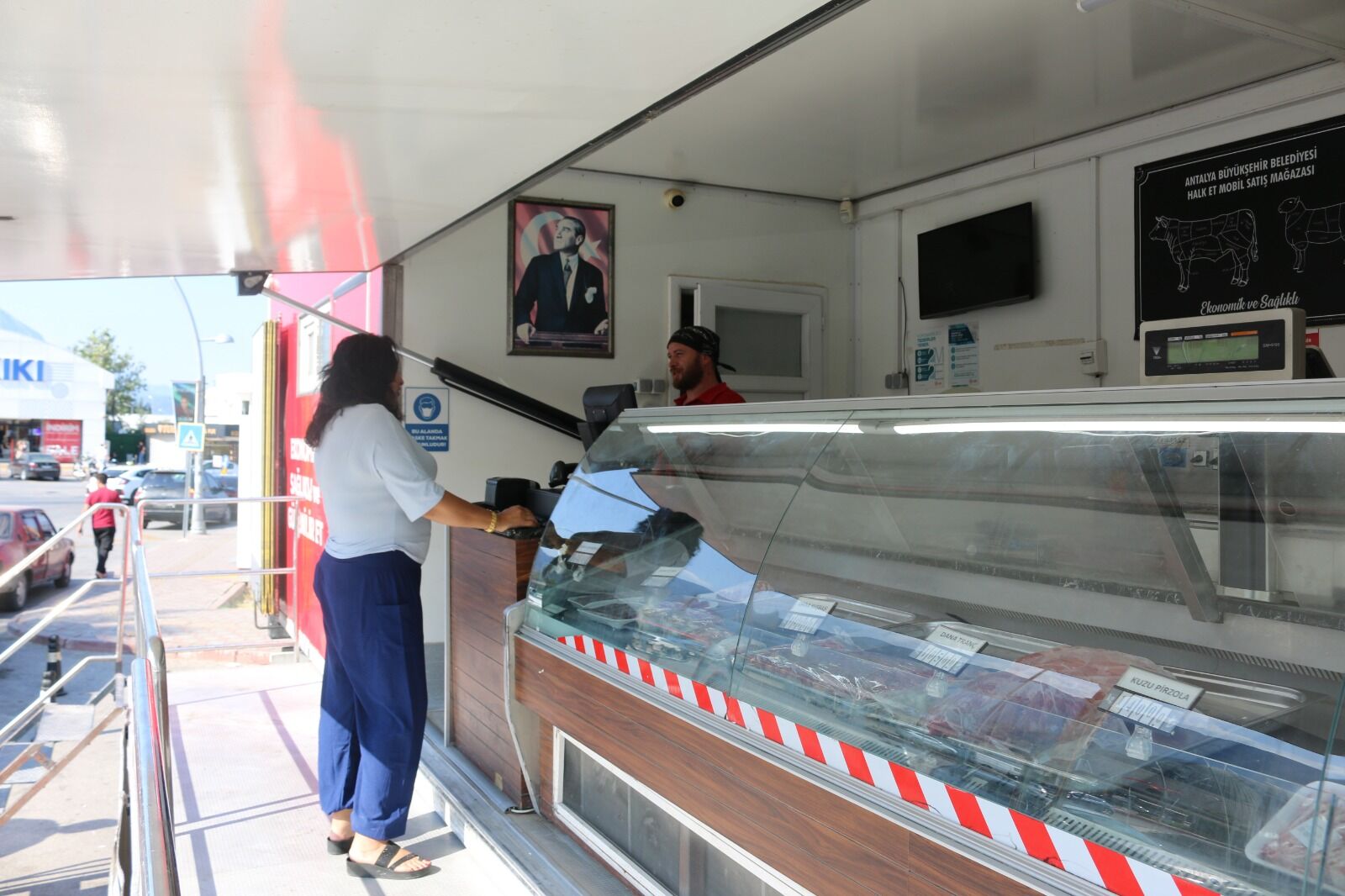 Halk Et Mobil Satış TIR'ı her gün farklı ilçede