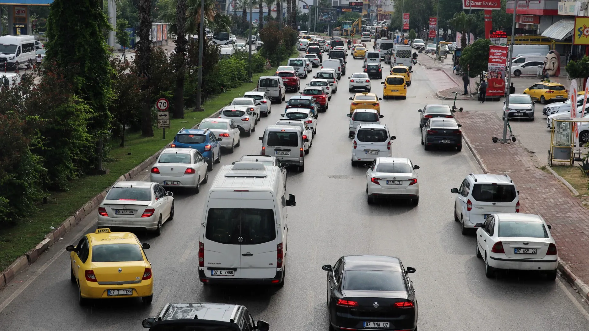 Antalya’da araç sayısı 1,7 milyonu aştı