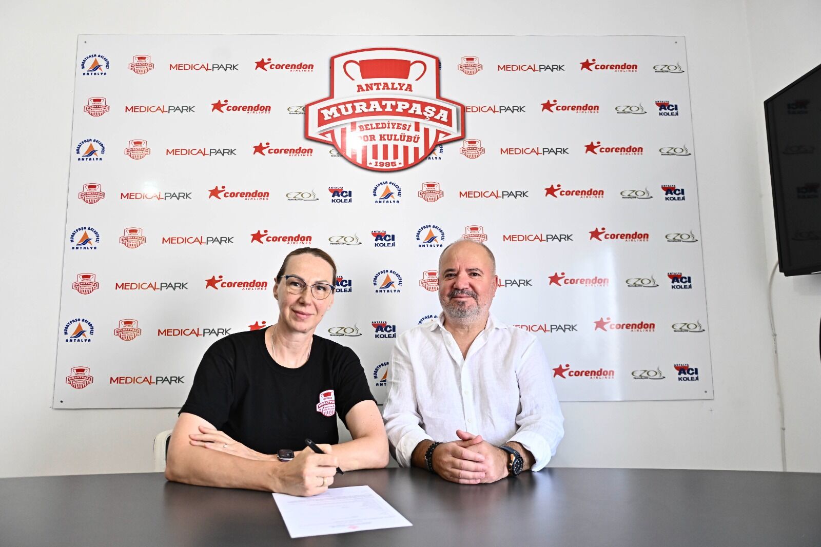 Voleybol Takimi İmza Töreni̇ 11 (1)