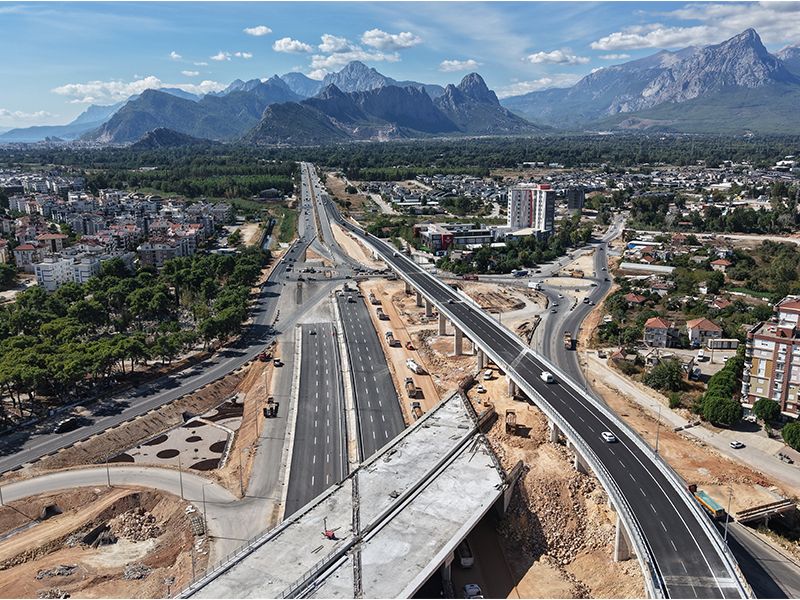 Duraliler Köprülü Kavşağı kısmi trafiğe açıldı