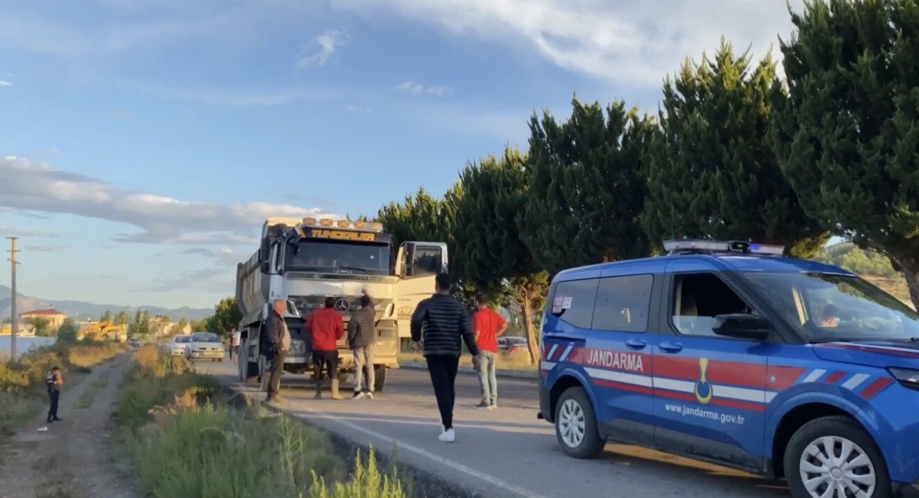 Antalya'da seyir halindeki kamyona silahlı saldırı