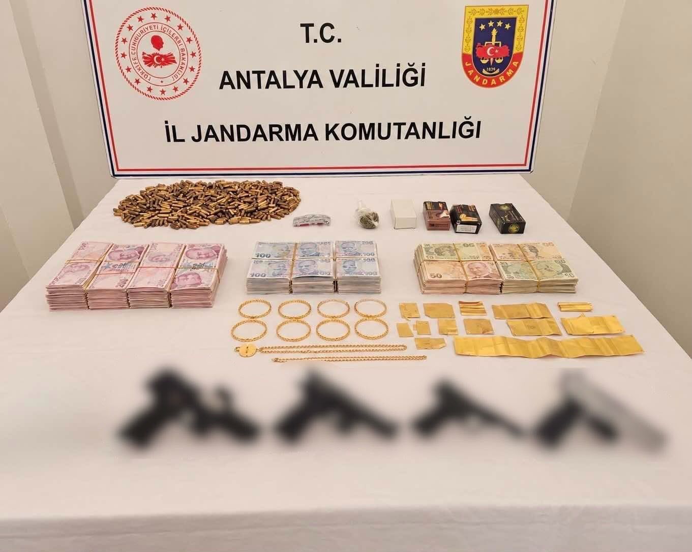 Kepez'de uyuşturucu tacirlerine baskın