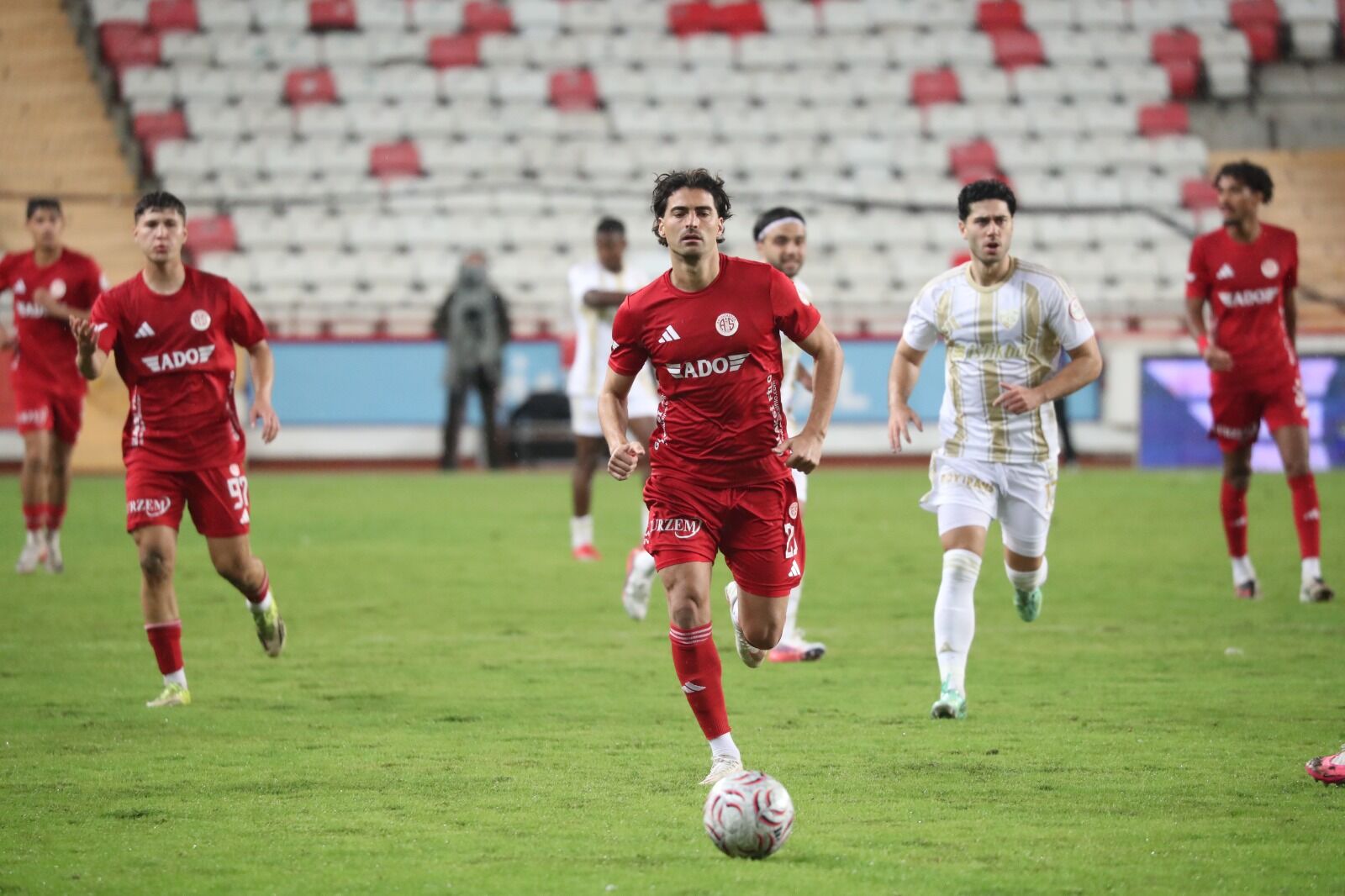 Antalyaspor evinde dağıldı
