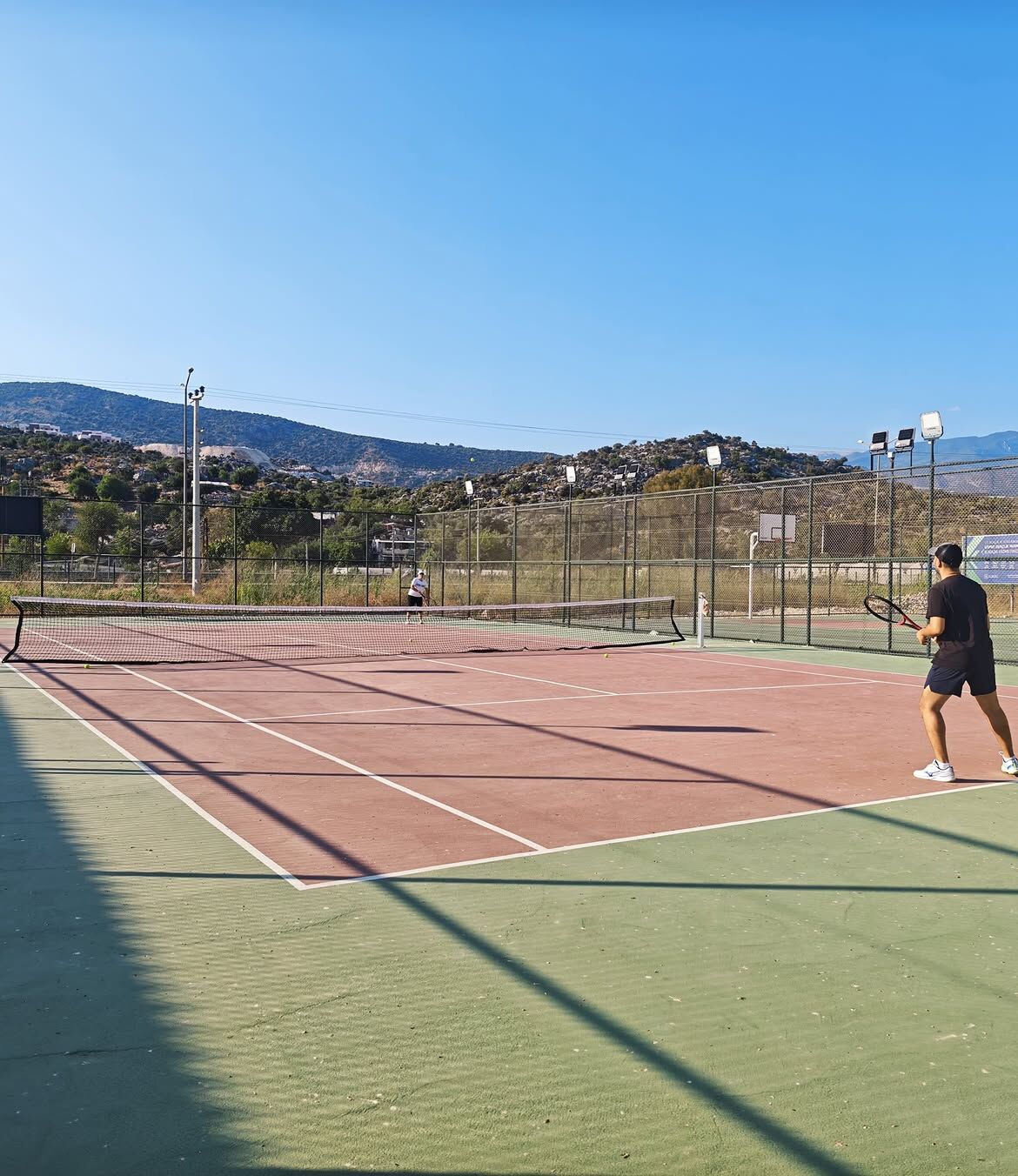 Antalya'da tenis kortuna kiracı aranıyor!