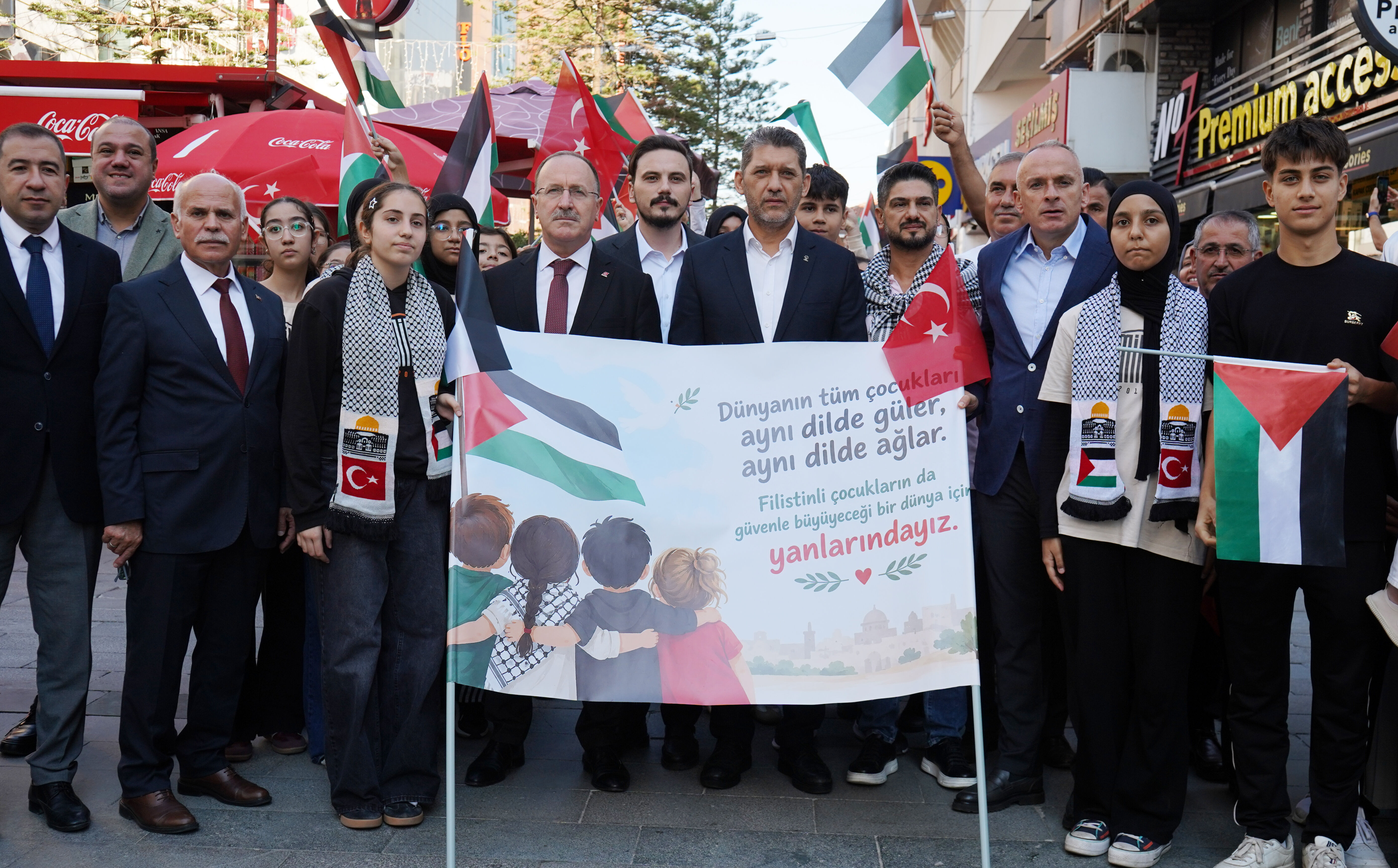 Gazze için Antalya’da sessiz yürüyüş