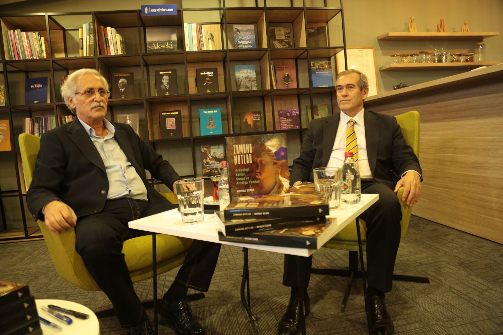 Nevzat Çevik’in “Zamana Notlar” kitabı okurla buluştu
