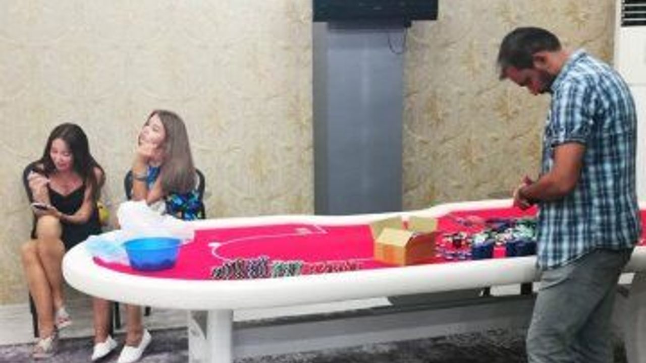 Poker partisine  polisten baskın