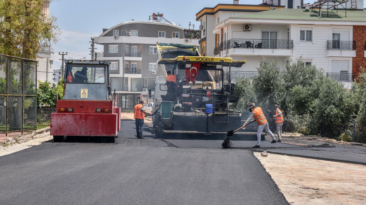 Kepez'de asfalt seferberliği sürüyor