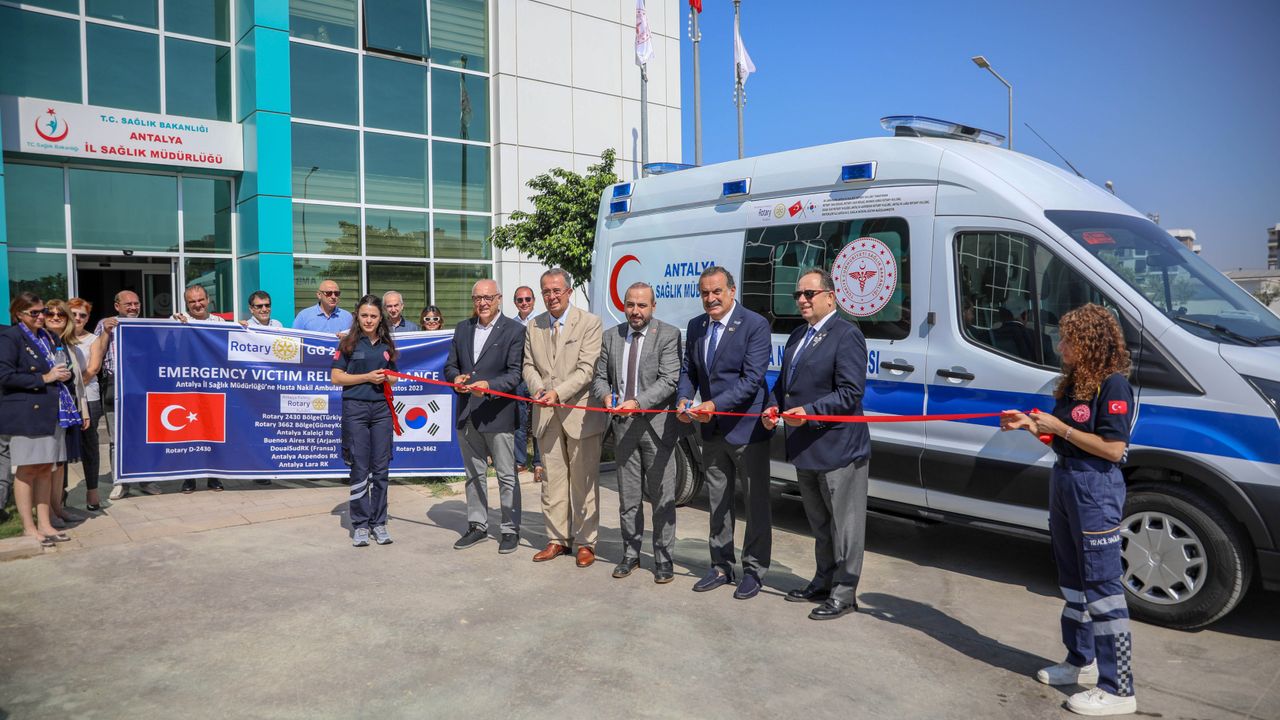 Rotary kulübünden ambulans bağışı