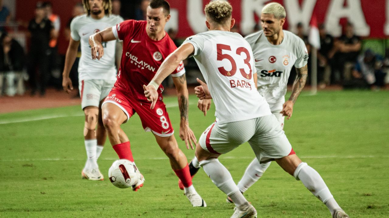 Antalyaspor-Galatasaray maçında ilk yarı sona erdi