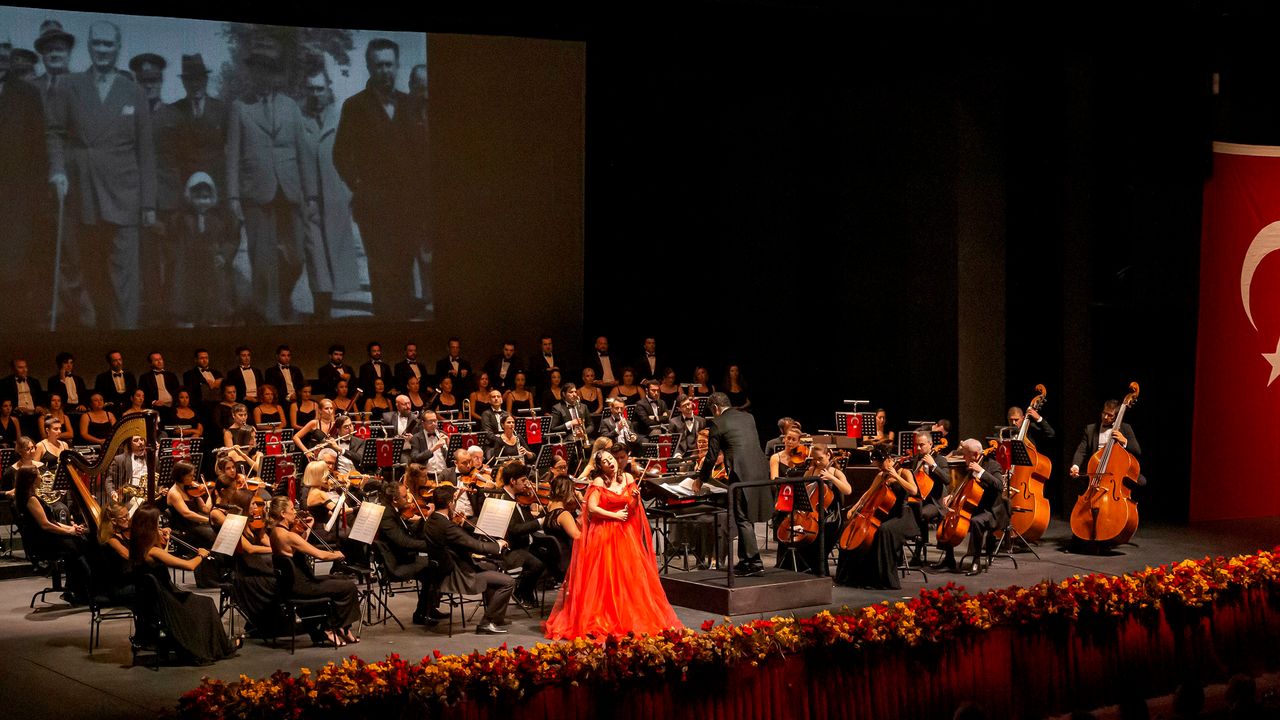 Operada 100'üncü yıl konseri