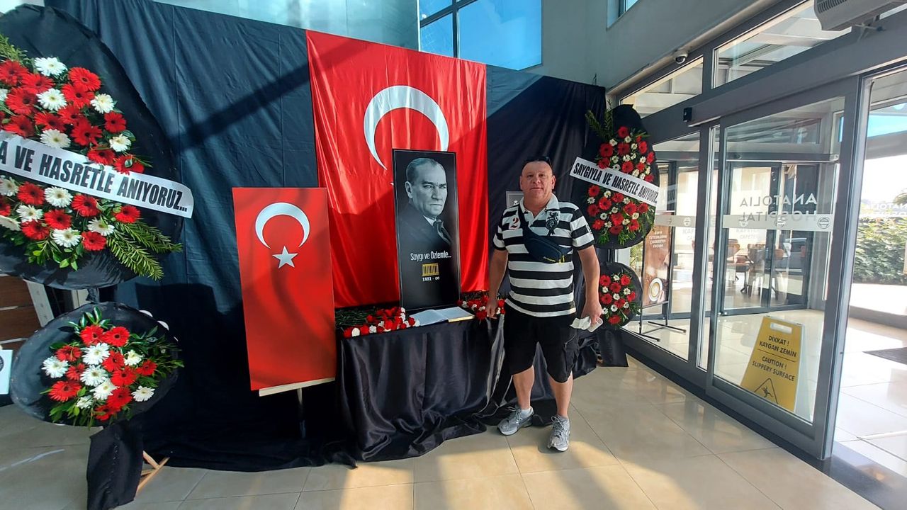 Alman turistin 'Atatürk' saygısı