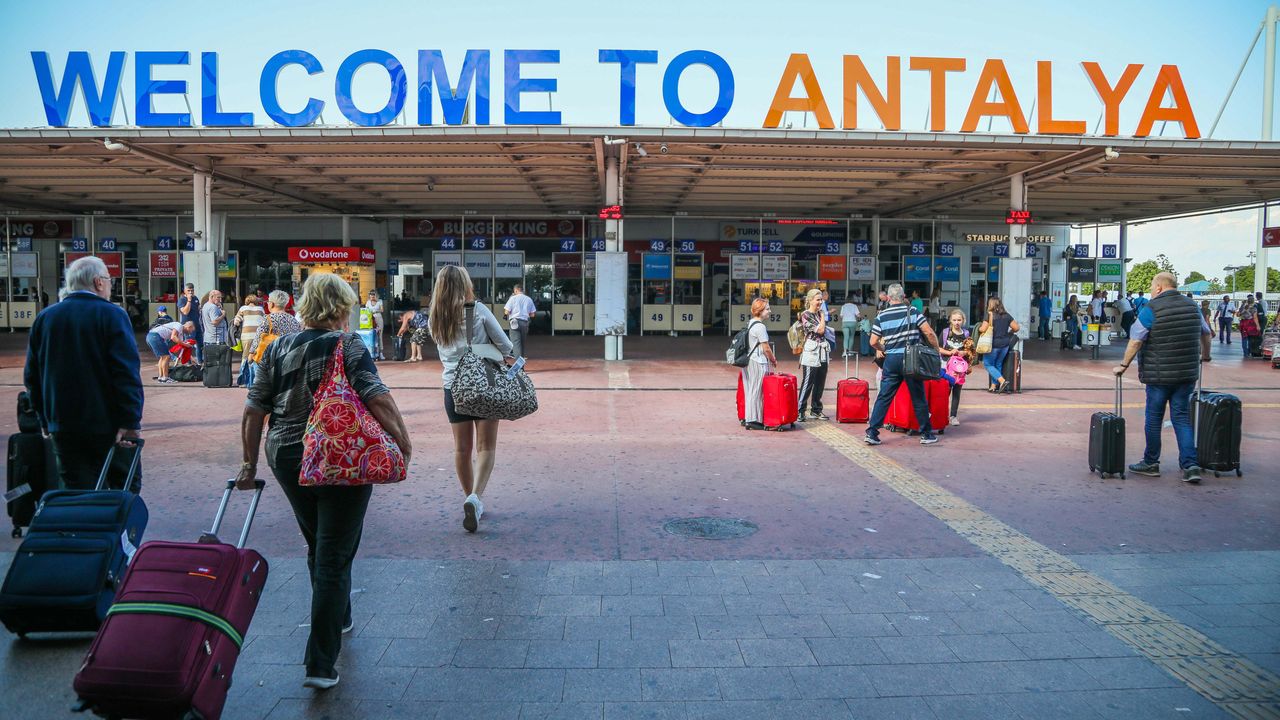 Turistler, Antalya trafiğinden şikayetçi