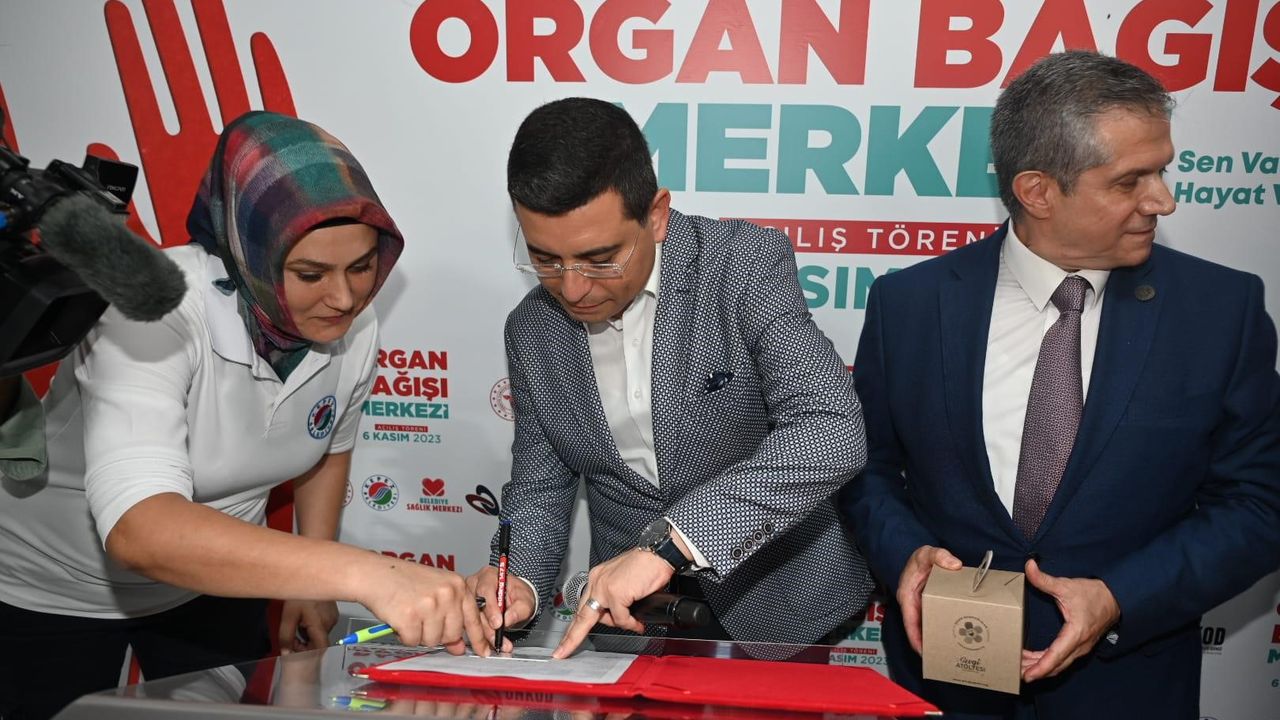 İlk bağışçı Başkan Tütüncü - Antalya Ekspres