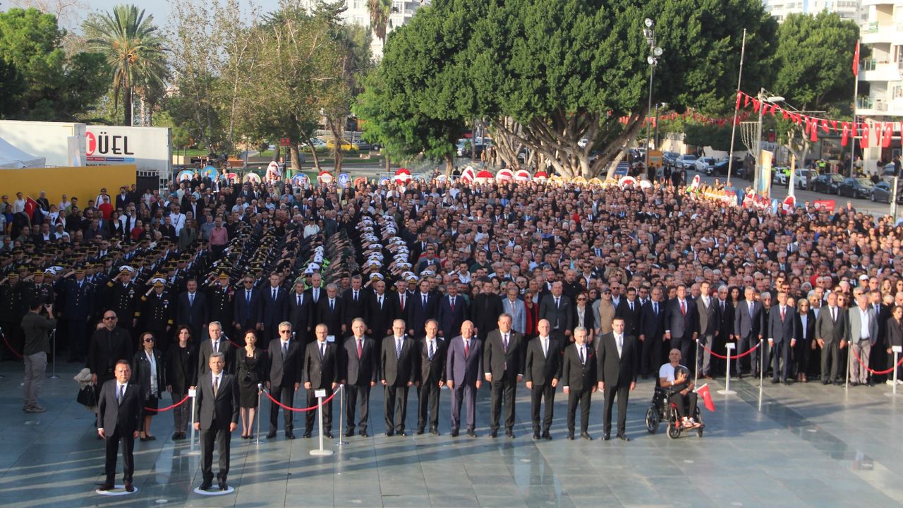 Antalya'da Atatürk'ü anma töreni