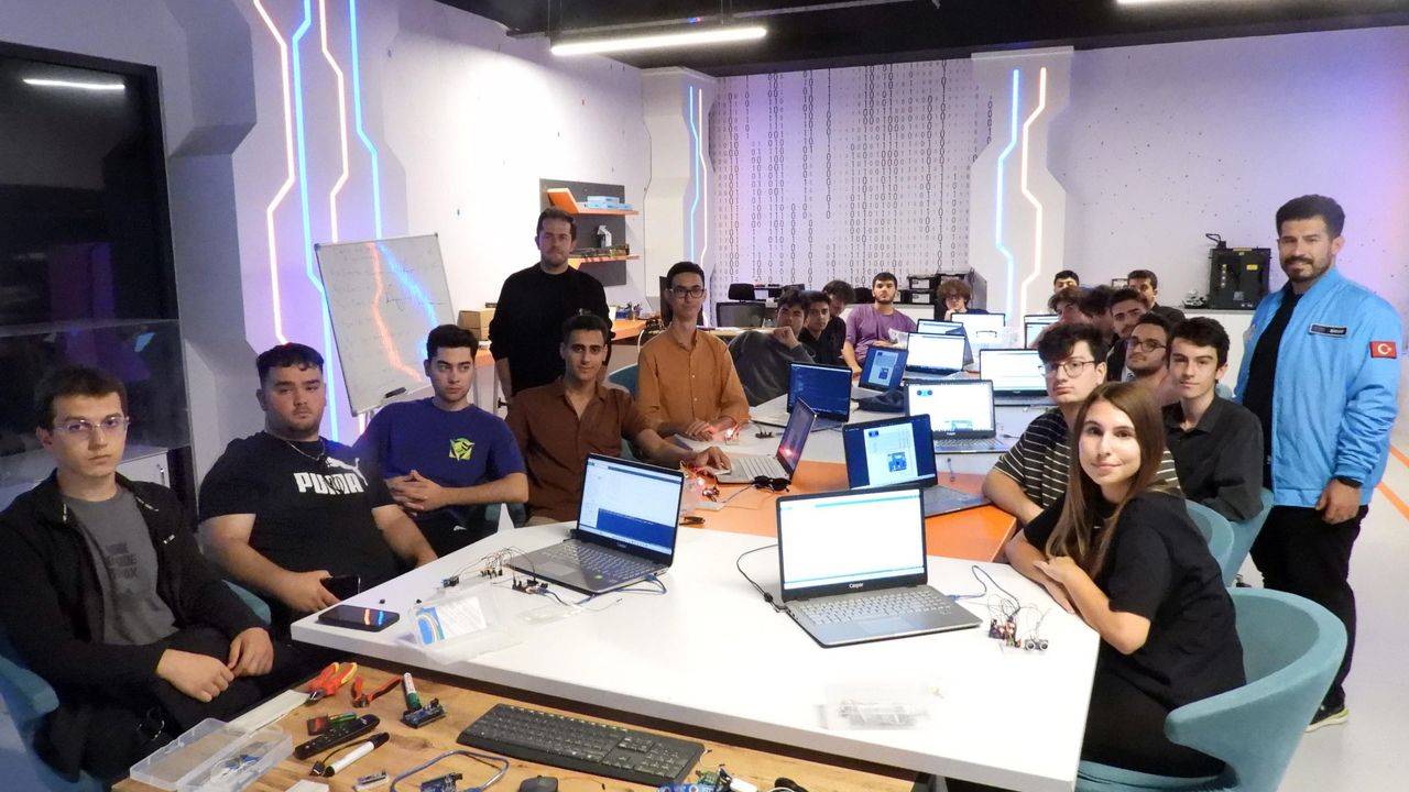Antalya Bilim Merkezi'nden öğrencilere 'arduino' eğitimi