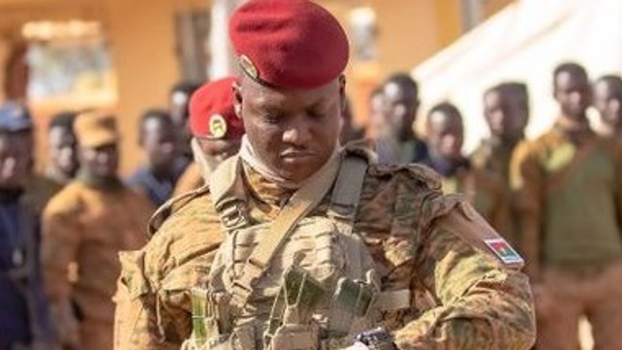 Burkina Faso, Fransızcayı resmi dil statüsünden çıkardı