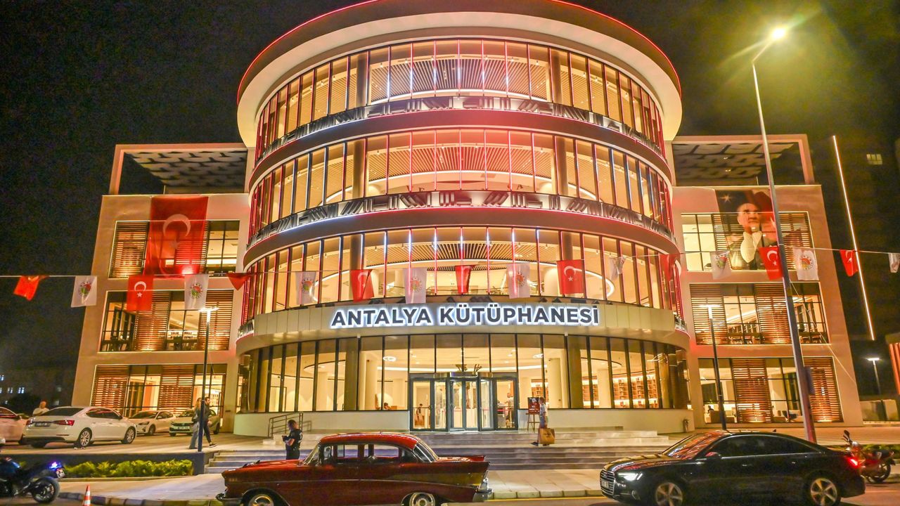 Antalya Kütüphanesi hizmete açıldı