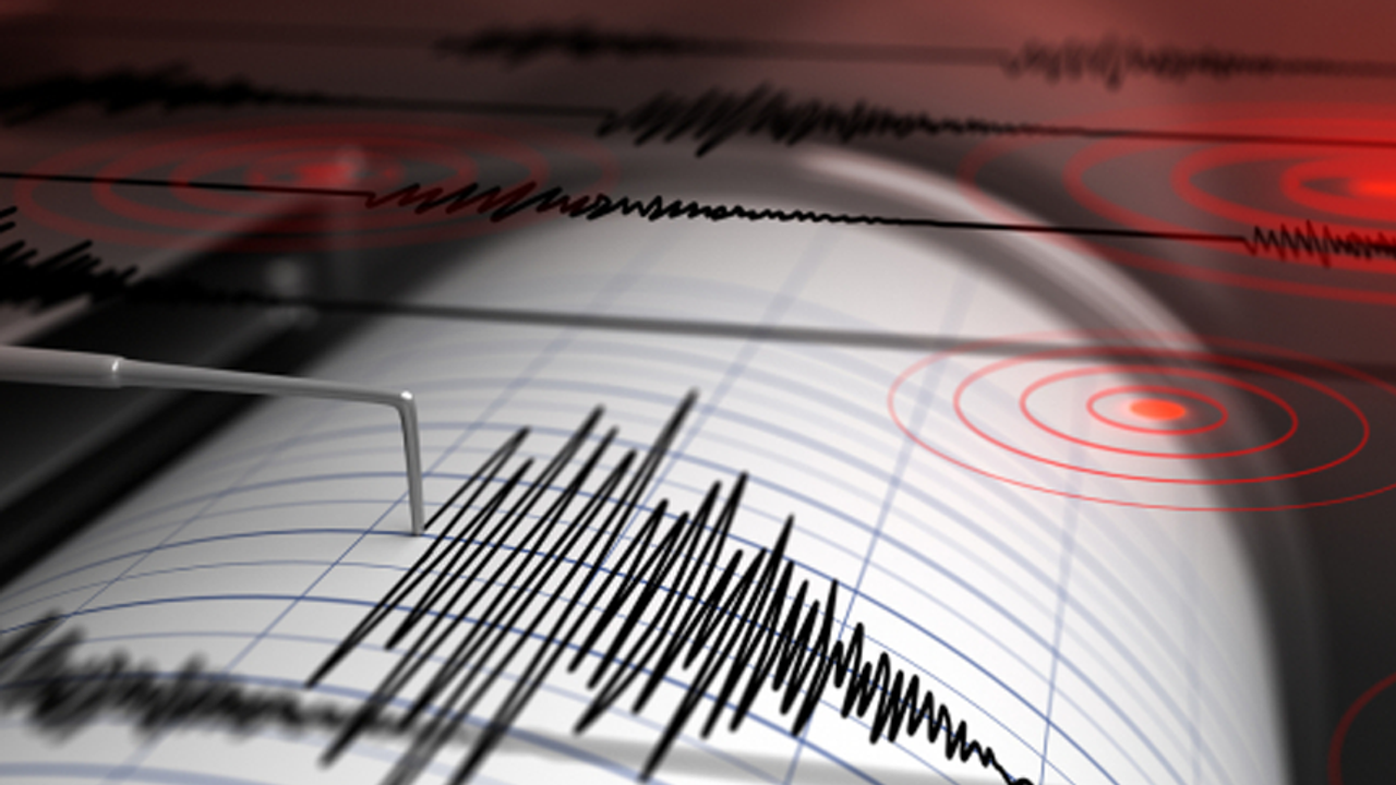 İzmir'de 5.1  büyüklüğünde deprem