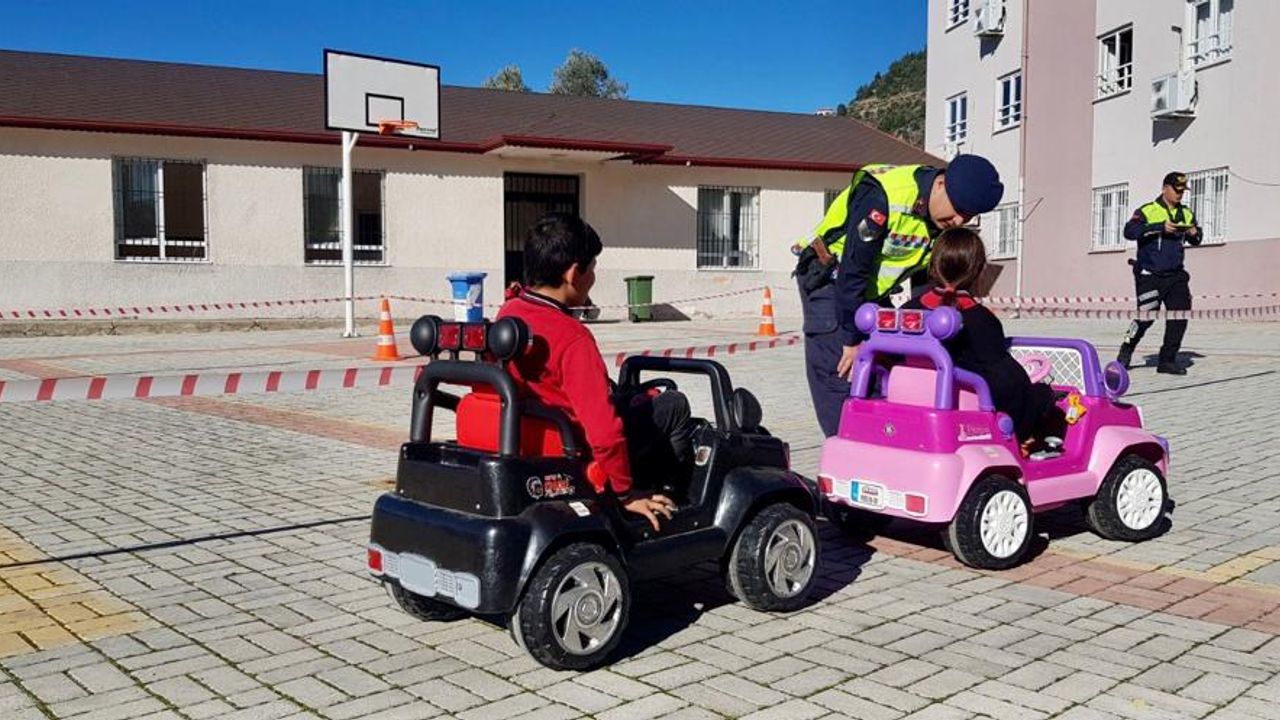 Alanya'dan köy okullarında trafik eğitimi