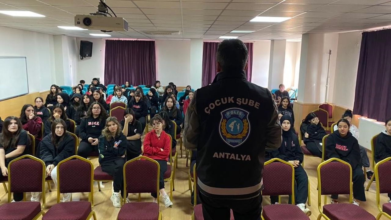 Antalya polisinden okullarda eğitim