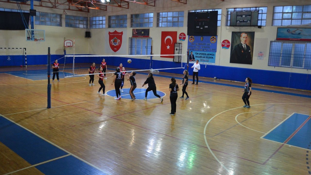 Alanya'da voleybol turnuvası