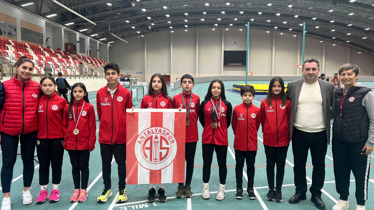 Antalyasporlu genç atletlerden madalya