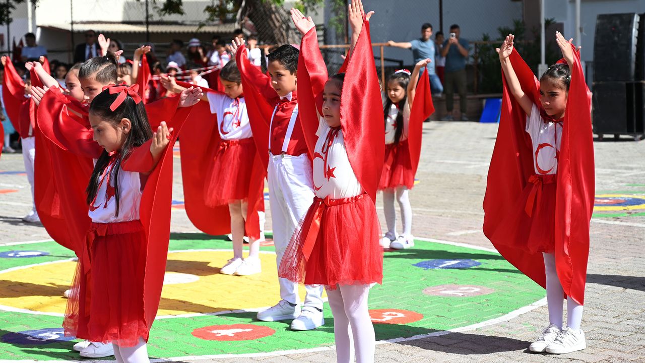Kemer'de 23 Nisan coşkusu