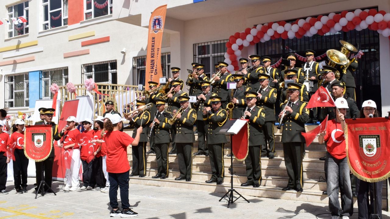 Askeri bandodan 23 Nisan konseri