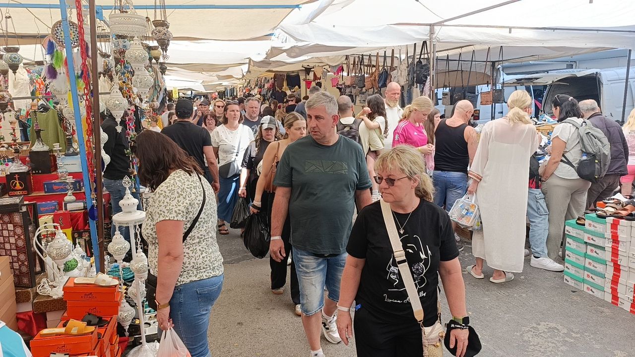 Manavgat'ta turistlerin akın ettiği pazar