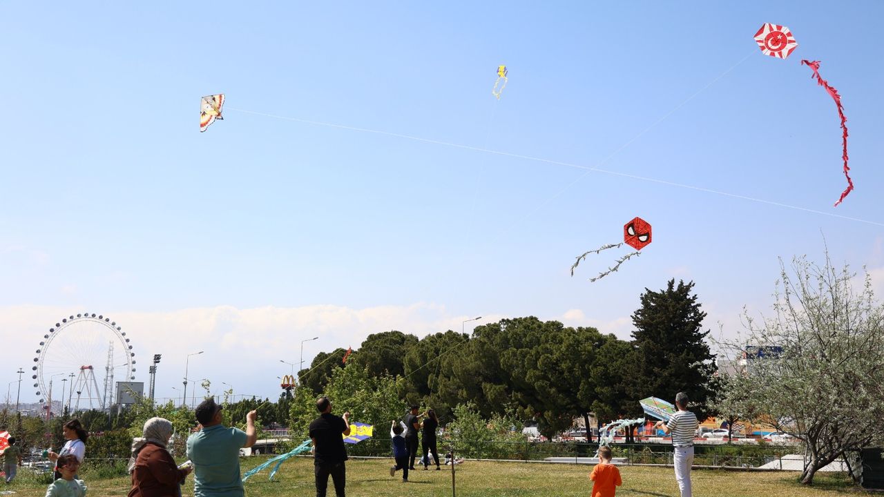 Antalya'da uçurtma festivali
