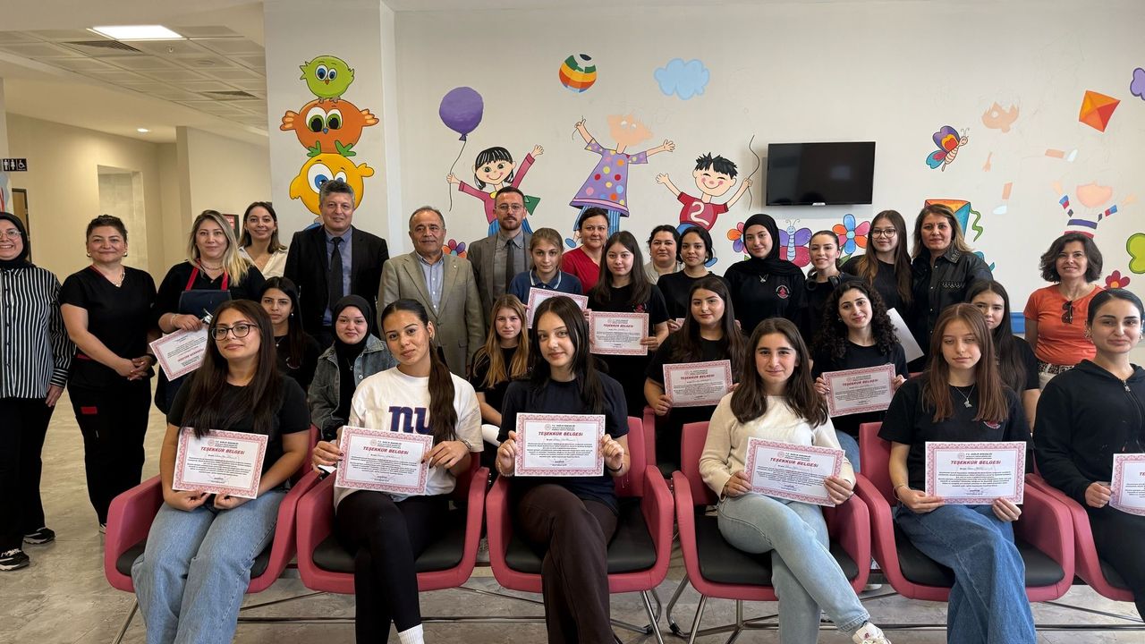 Döşemealtı Devlet Hastanesi renklendi