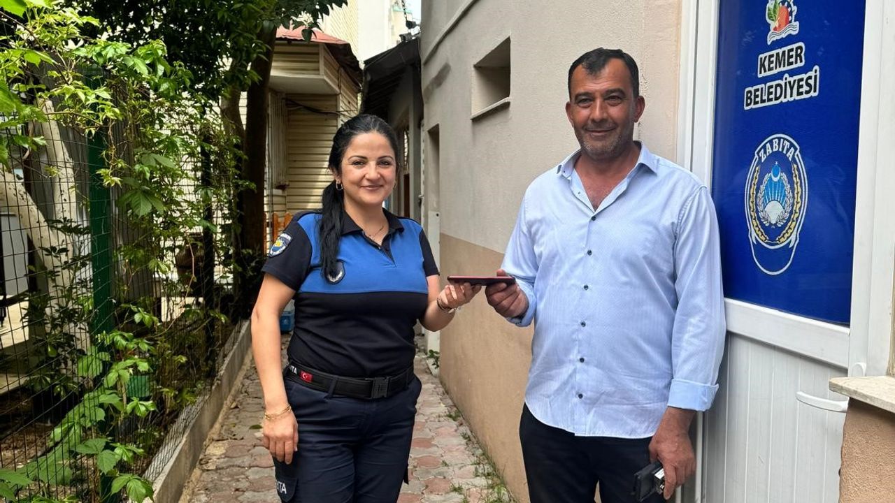 Kaybolan telefon sahibine teslim edildi