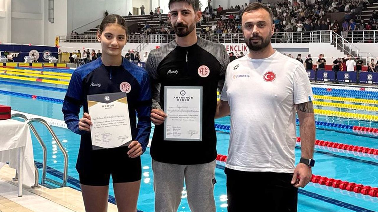 Genç yüzücüden Türkiye rekoru