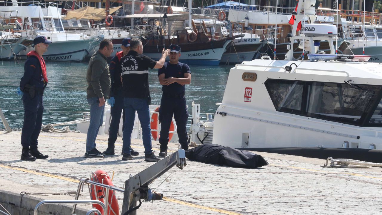 Kaleiçi açıklarında erkek cesedi bulundu