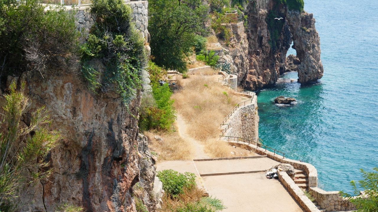 Antalya'nın üç tarafı fay hatlarıyla çevrili