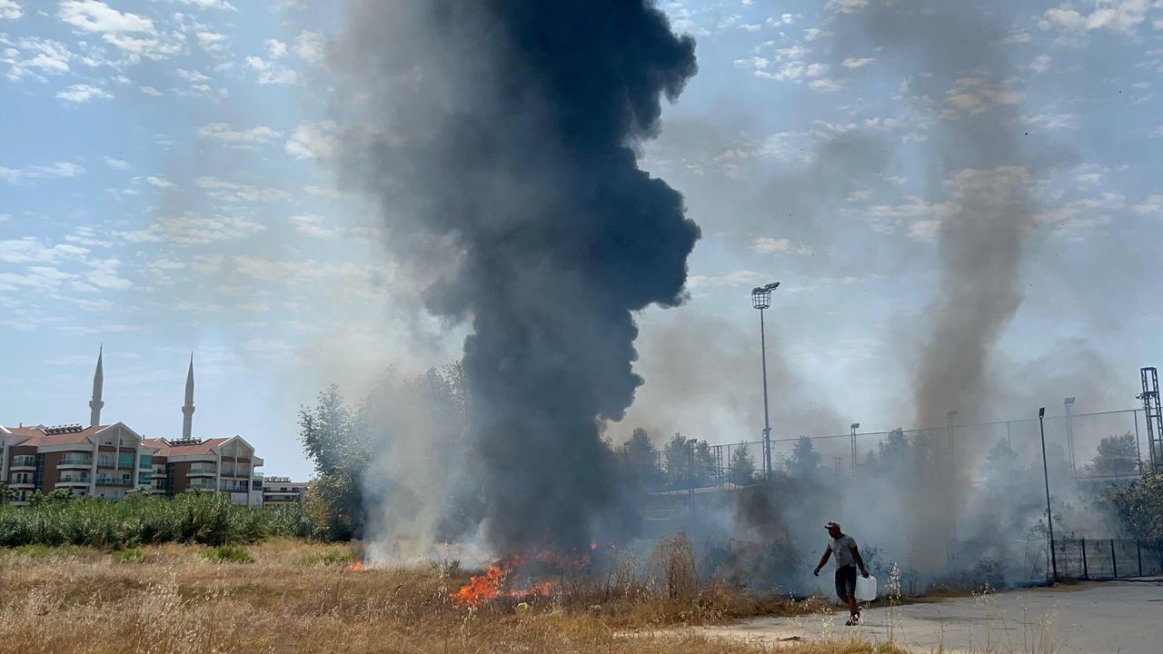 Alanya'da kıvılcım yangına neden oldu