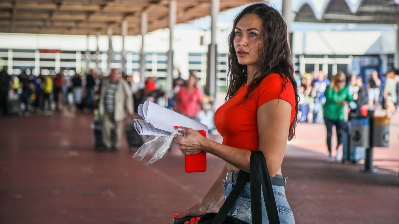 Antalya Havalimanı'nı 3,7 milyon yolcuya hizmet verdi