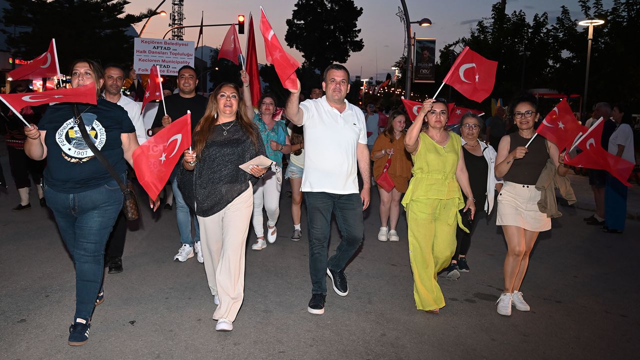 Kemer'de festivalde renkli başlangıç