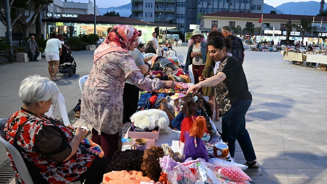 Kemer'de kadınlardan kermes
