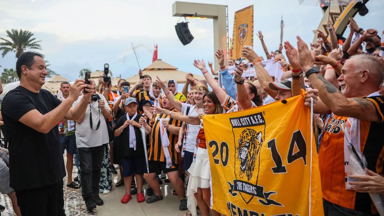 Acun ve Hull City taraftarı Antalya'da