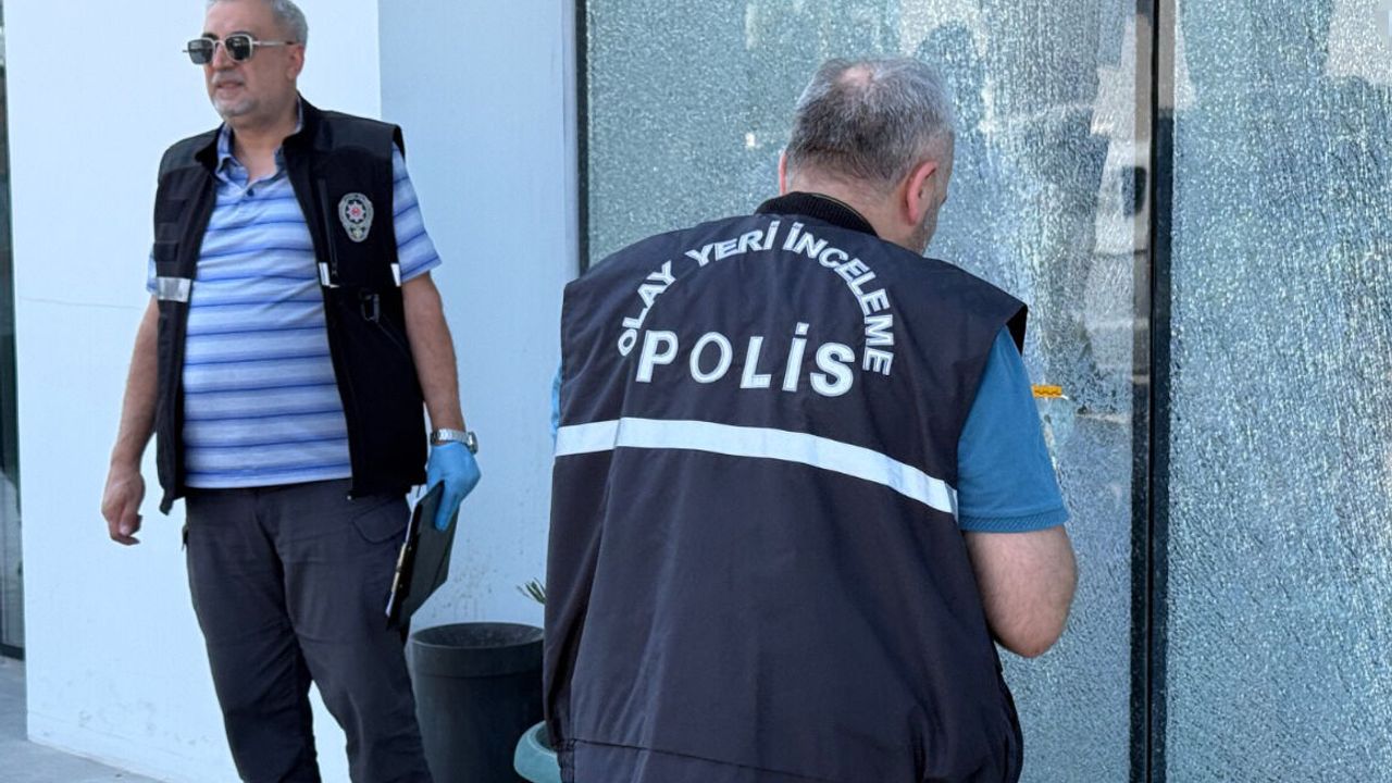 Kepez'de oto galeriye silahlı saldırı